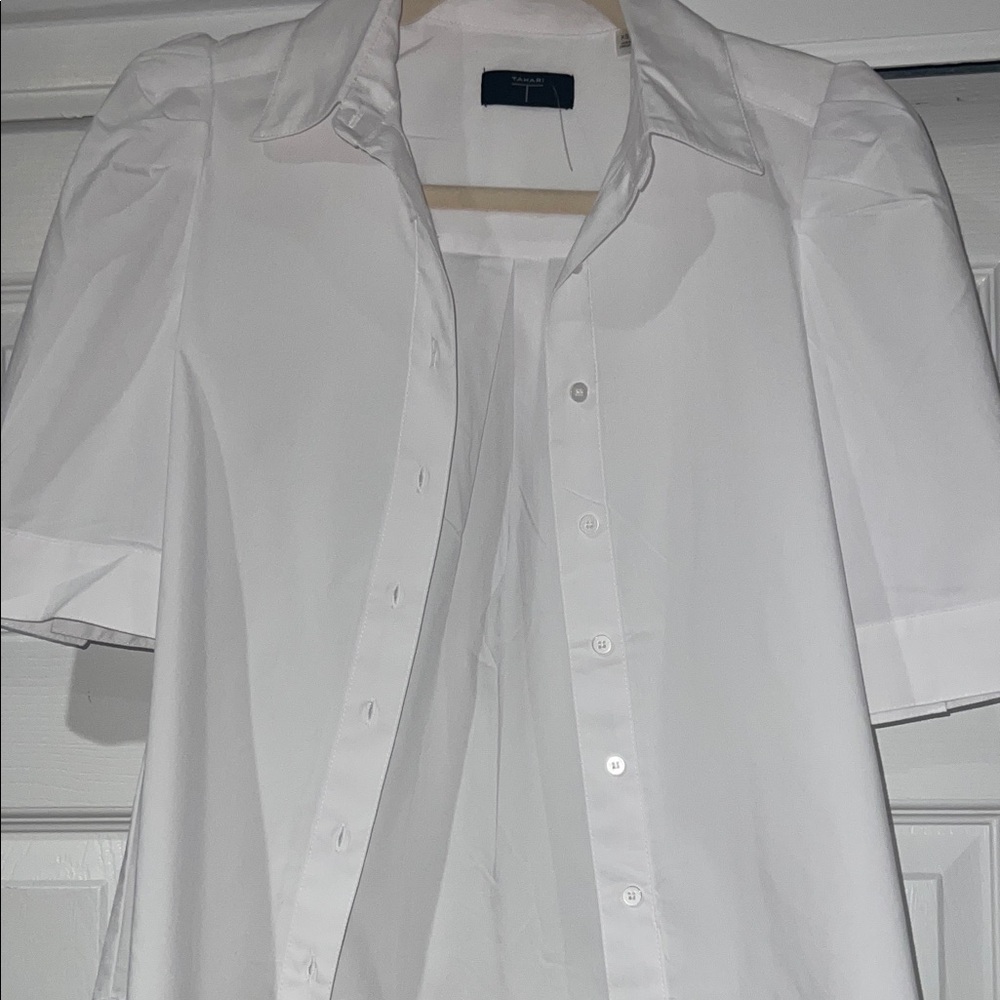 Tahari women White Short Sleeve Button Down Shirt